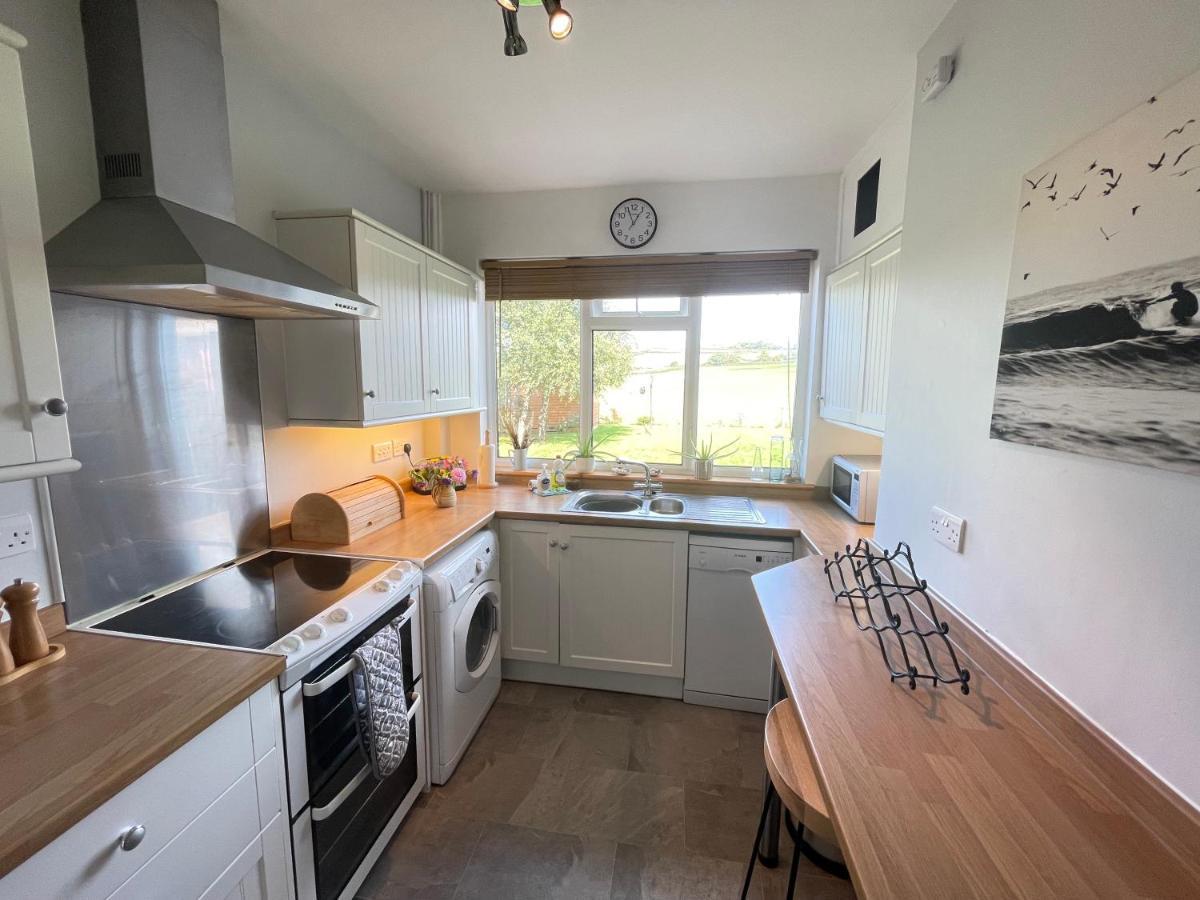 Jamie'S Georgeham Villa Кройд Екстериор снимка