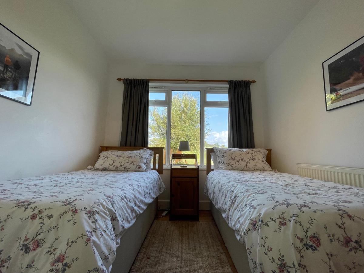 Jamie'S Georgeham Villa Кройд Екстериор снимка