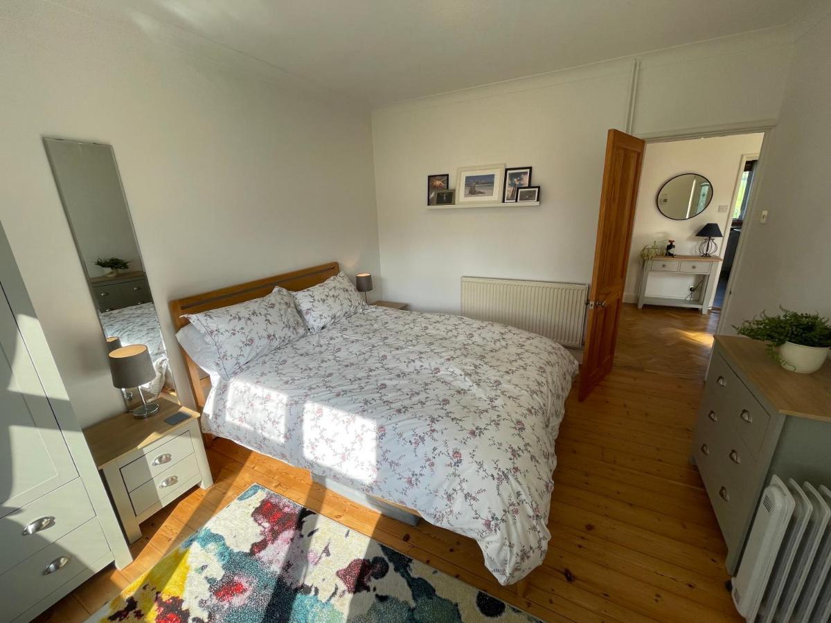 Jamie'S Georgeham Villa Кройд Екстериор снимка
